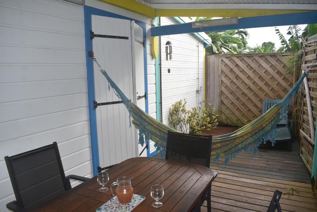 Lagon Sainte-Anne : Au Calme Et A 2 Pas Des Plages Exterior photo